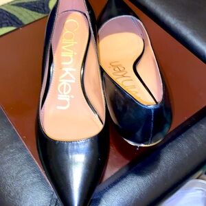Calvin Klein Women's Gabrianna Pointed Toe Kitten Heel Pumps Size 7 Black